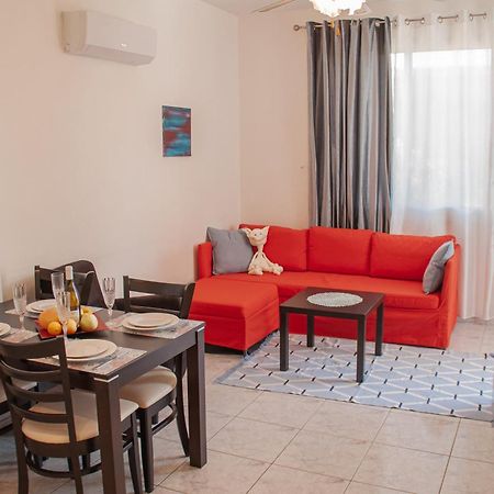 Cozy 1 Bedroom Apartment In Walking Distance To The Municipal Beach Paphos 外观 照片