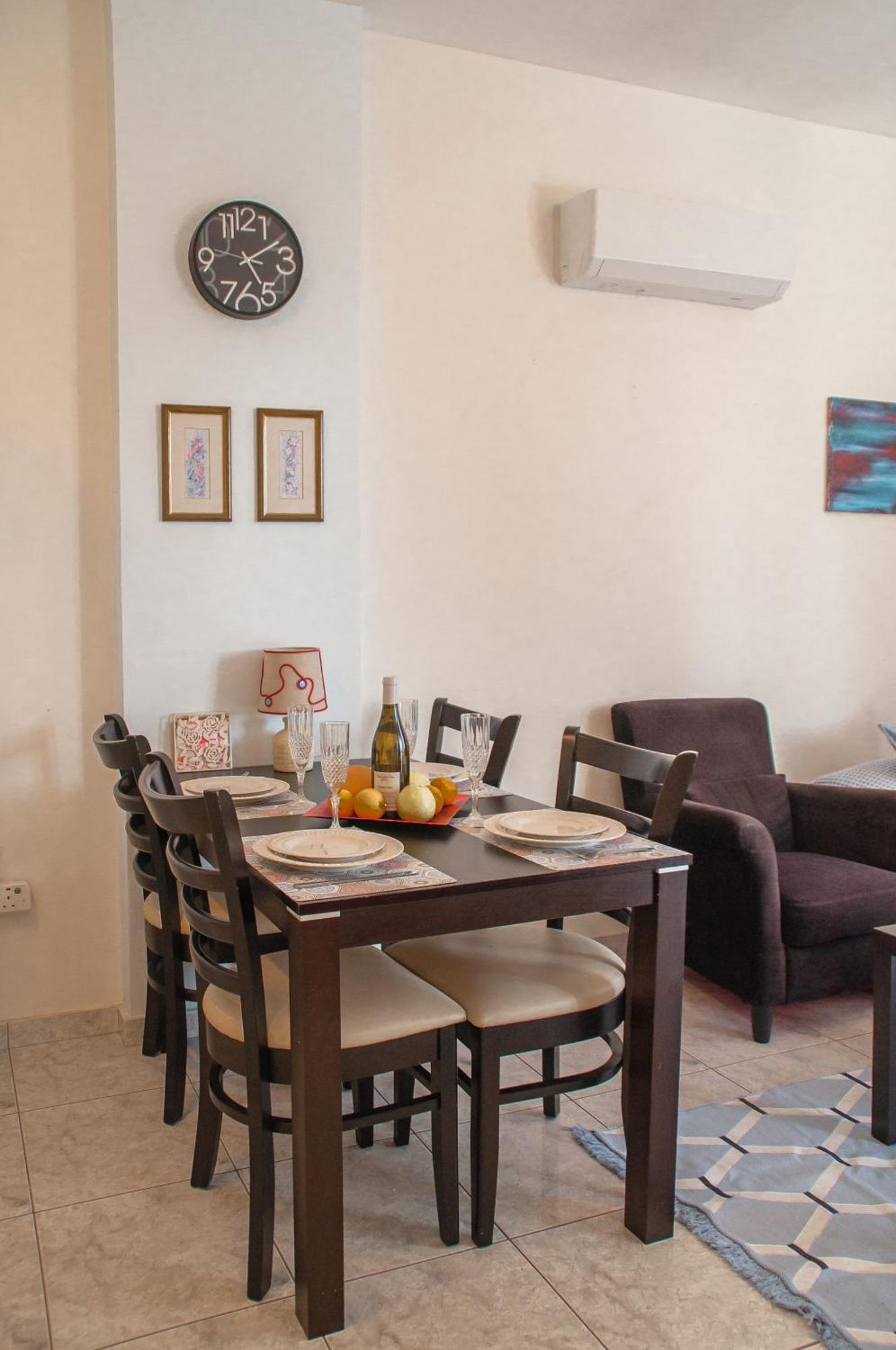 Cozy 1 Bedroom Apartment In Walking Distance To The Municipal Beach Paphos 外观 照片