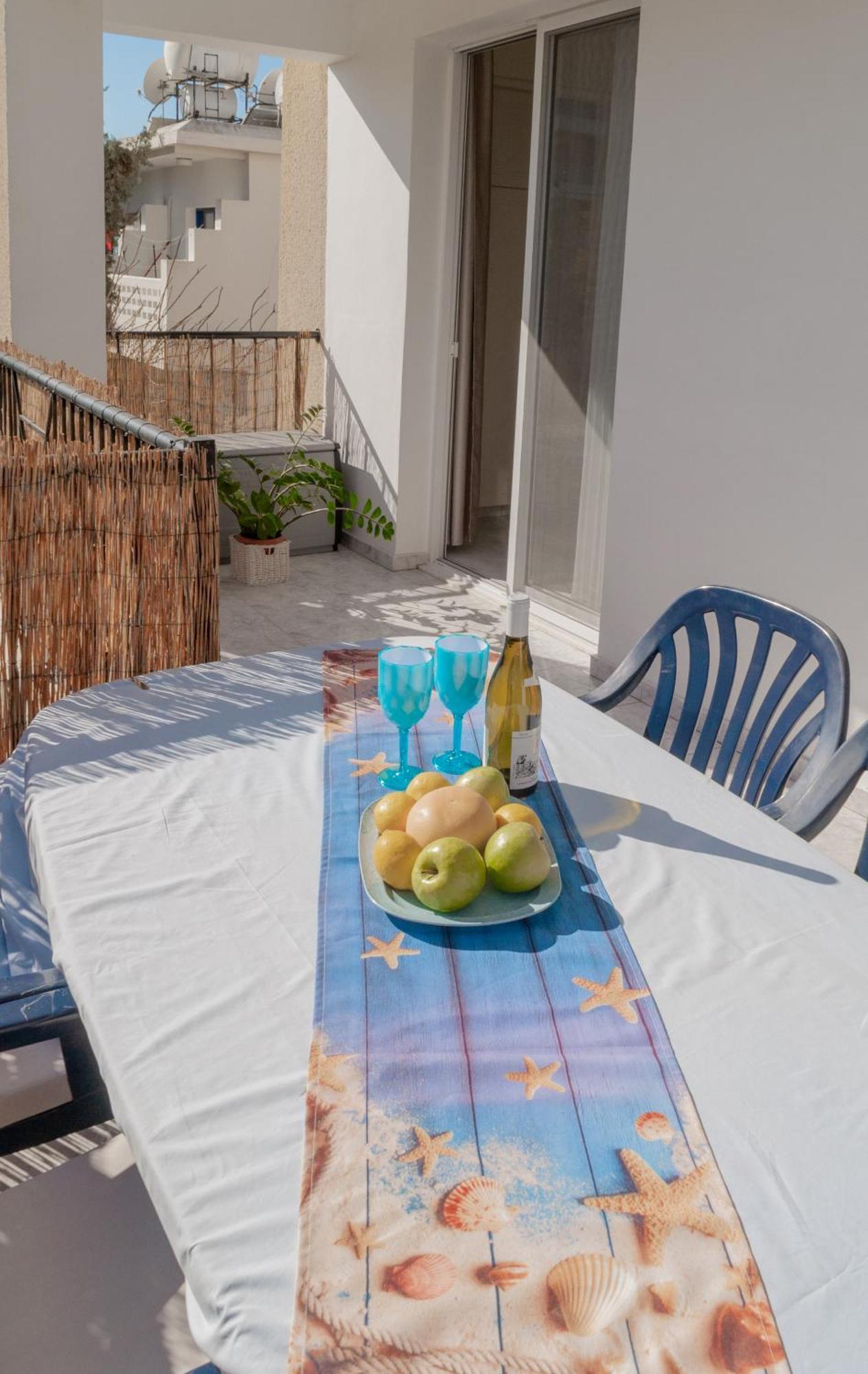 Cozy 1 Bedroom Apartment In Walking Distance To The Municipal Beach Paphos 外观 照片