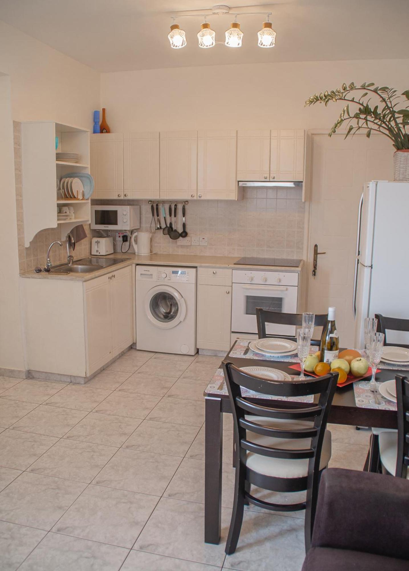 Cozy 1 Bedroom Apartment In Walking Distance To The Municipal Beach Paphos 外观 照片